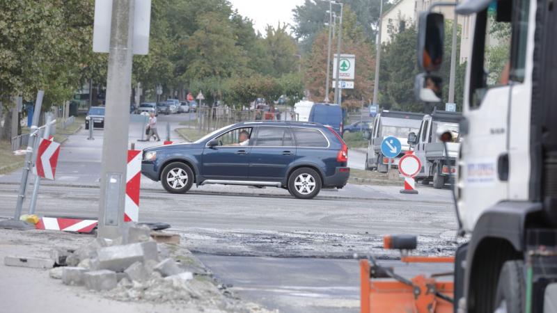 A belvárosban ezen az útvonalon félpályás lezárásra kell készülnöd.