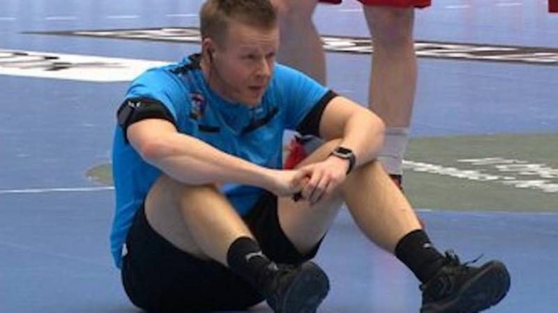 A dán kézilabdabíróval kapcsolatosan Veszprémben történt események fényében most fény derült arra, miért érezte magát rosszul a mérkőzés során. A hírek szerint a bíró egészségügyi problémákkal küzdött, ami befolyásolta a teljesítményét és a helyzet kezelé