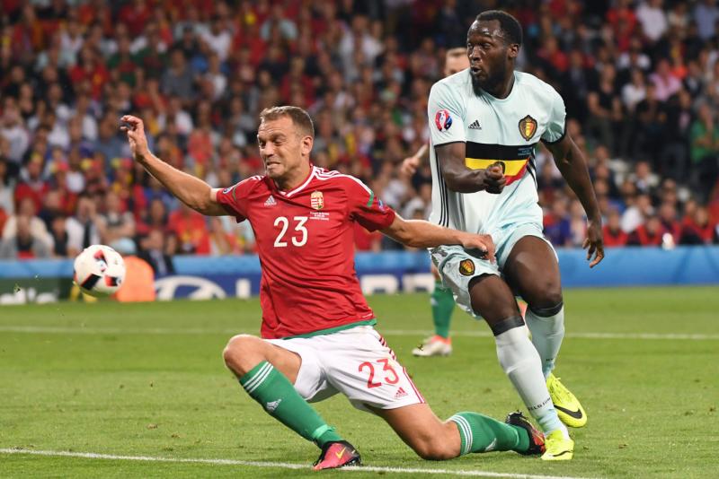 Juhász Roland lába egy váratlan incidens következtében csapattársának figyelmetlensége miatt sérült meg.