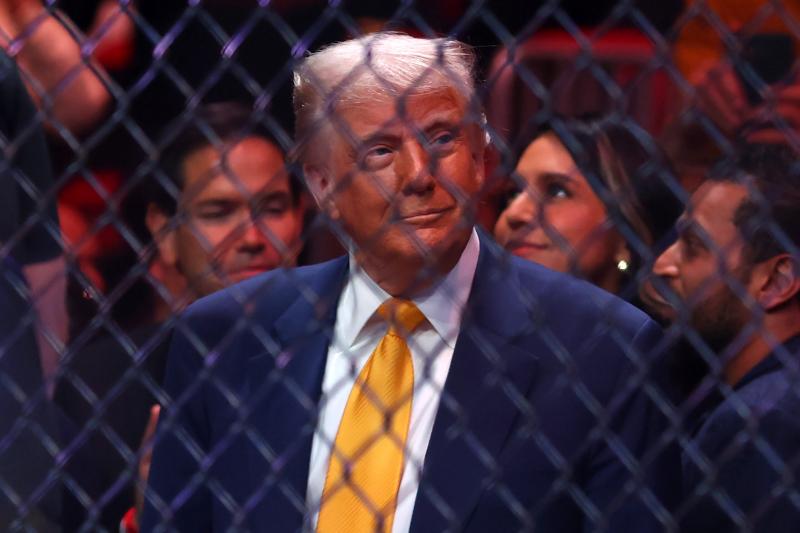 Donald Trump különleges módon ünnepli 80. születésnapját: egy lenyűgöző UFC-gálát szervez a Fehér Ház gyönyörű kertjében. A rendezvény célja, hogy ötvözze a sport és a politika izgalmait, miközben a vendégek élvezhetik a harcművészetek legjobbjait. A gála
