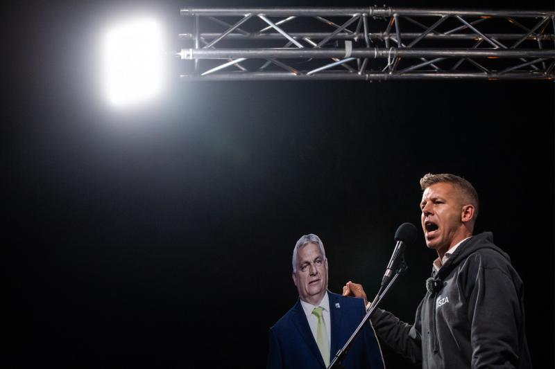 Orbán Viktor: Egyre inkább világossá válik, hogy az országszerte bemutatott kartonbábu is ukrán eredetű.