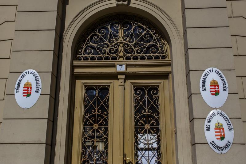 Egy szombathelyi biztosítási csaló több mint 30 millió forintot csalt ki, ezzel jelentős összeget 